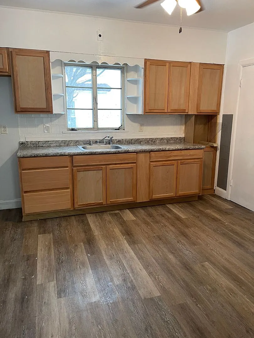 E. 188th 1300 — Photo 2