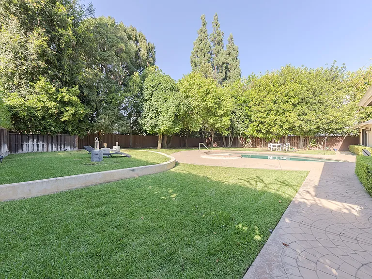 325 W Bellevue Dr — Photo 58
