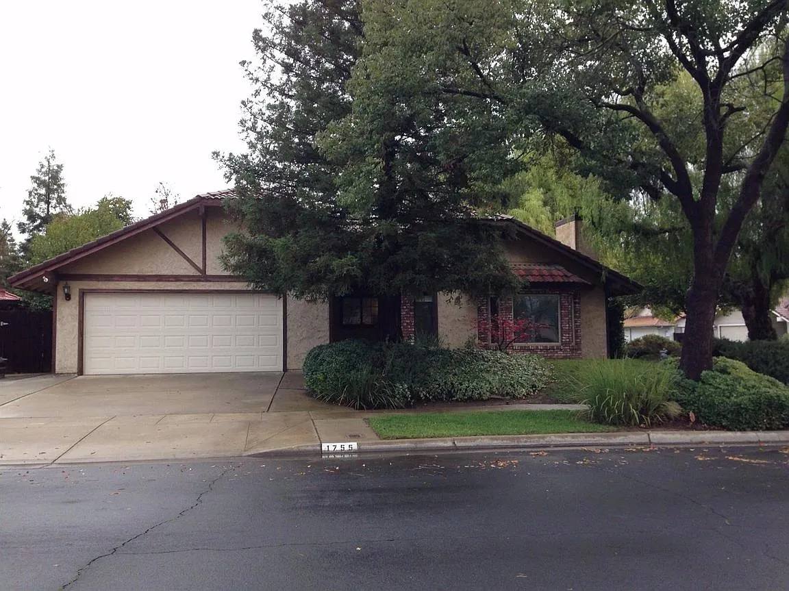 1755 Holly Ave photo 1