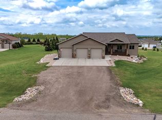 6301 Mariposa Pl, Bismarck, ND 58503