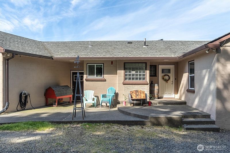 3rd image of 201 Carroll Road
