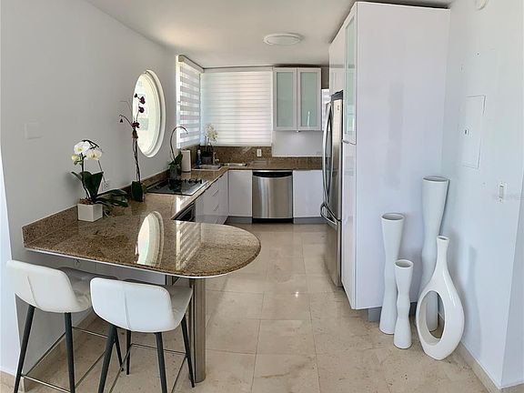 4th image of Regatta 996 ASHFORD AVE #6