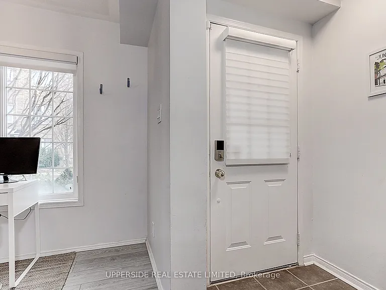 67 Birdstone Cres — Photo 4