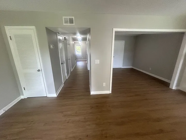 137 Lionsgate Dr — Photo 3