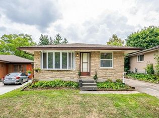 124 Pinedale Dr #1, Kitchener, ON N2E1J7