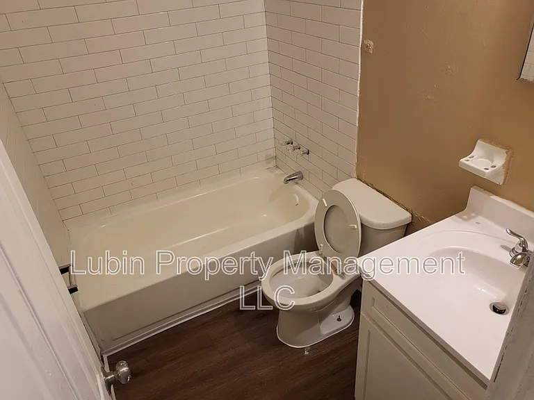 1219 Capital Ave — Photo 4