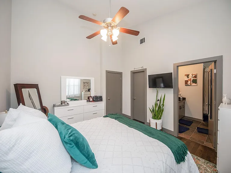 1535 Birdsall St #C — Photo 16