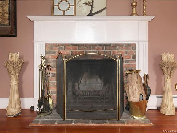 5th image of 18 Washington St