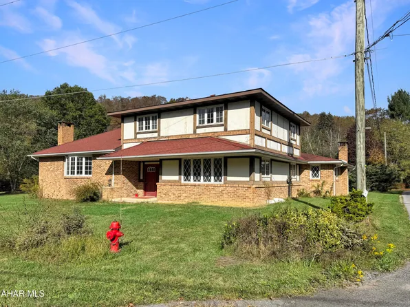 104 Twin Lakes Rd, Portage, PA 15946