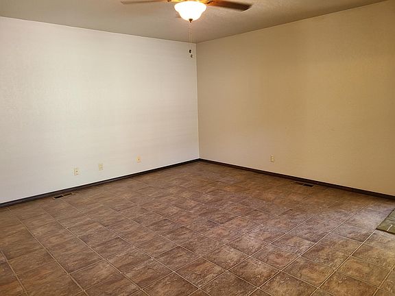 3rd image of 319 W Pine Ave