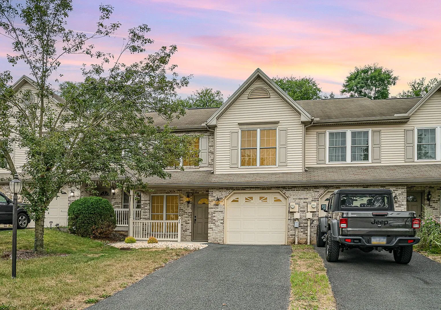 Introducing a charming 3-bedroom, 2.5-bathroom home located in Mechanicsburg, PA — Photo 1