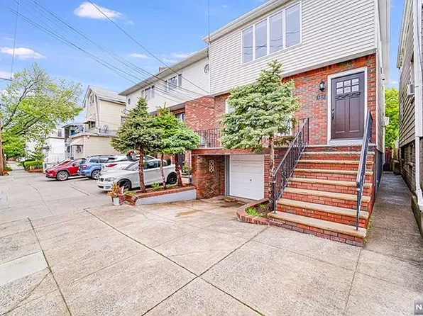 180 Mcadoo Avenue image 2 of 12