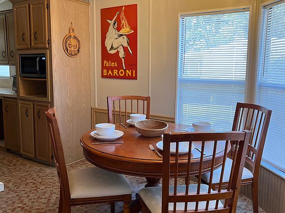 eat in kitchen
