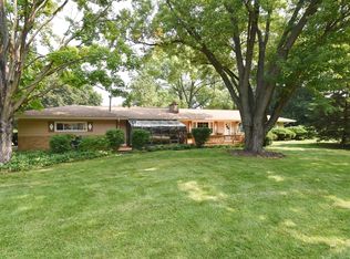 52 Oaklawn Ave, Oswego, IL 60543