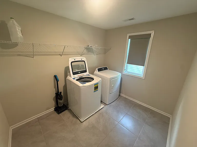 3931 Lake Breeze Dr — Photo 23