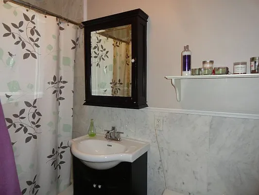 Rented by Halvatzis Realty | media 10
