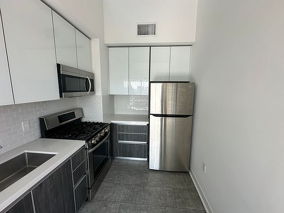 3rd image of 519 N Normandie Ave #1