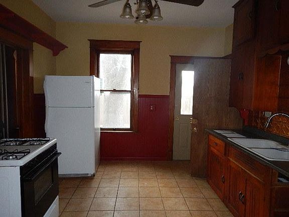 5th image of 248 4th Ave S