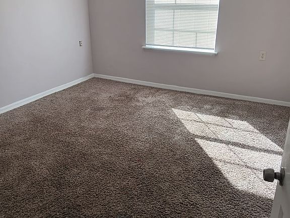 4th image of 4189 Versailles Dr