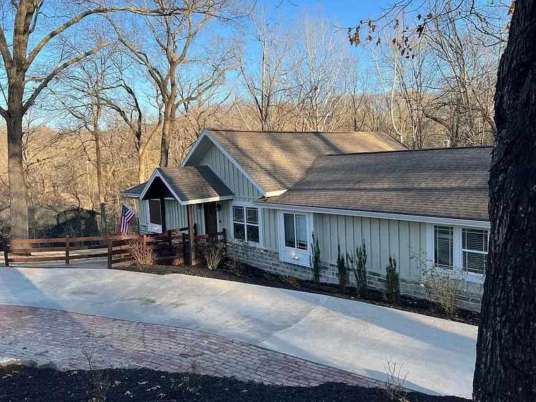 Almand Dr — Photo 41