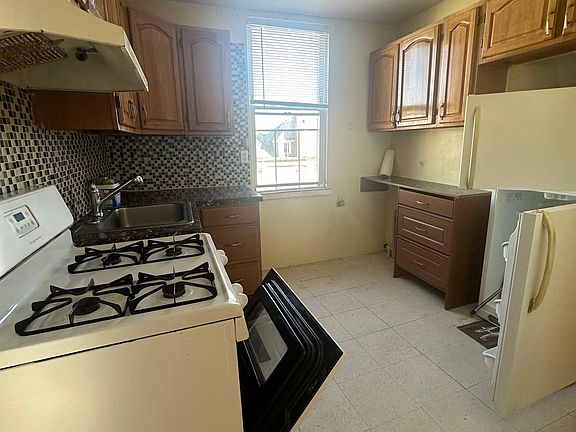 5th image of 37 Bay 20th St Floor 2
