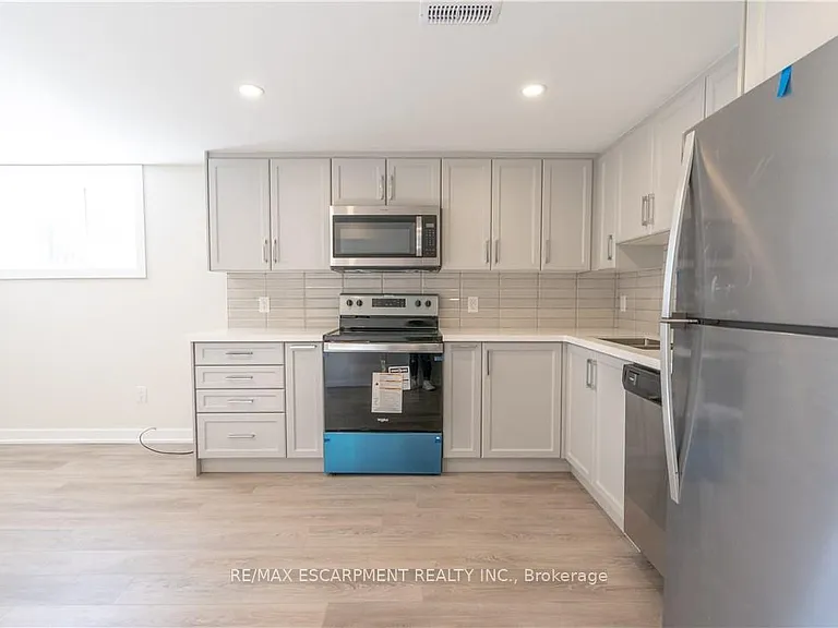 749 Upper Ottawa St #2 — Photo 7