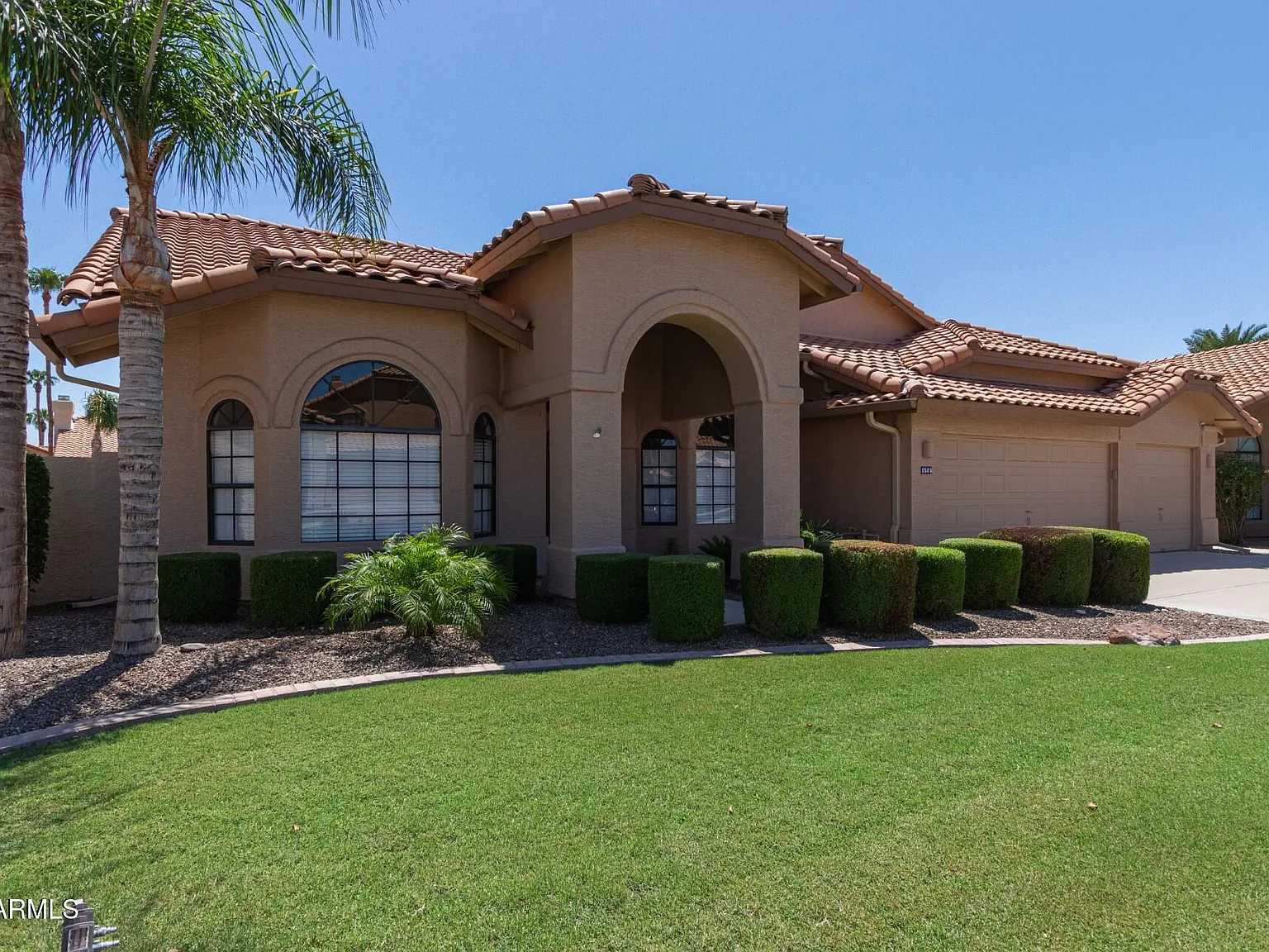 4 bed, 2.0 bath, 2484 sqft, $5,750 — Photo 2