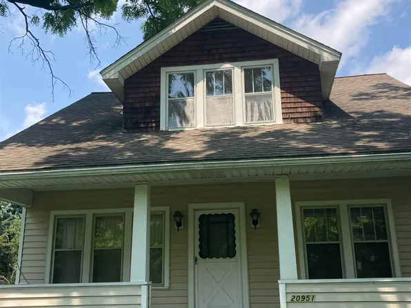 20951 Dunham Rd, Clinton Township, MI 48038