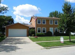 1301 Dover Rd, Bloomington, IL 61704