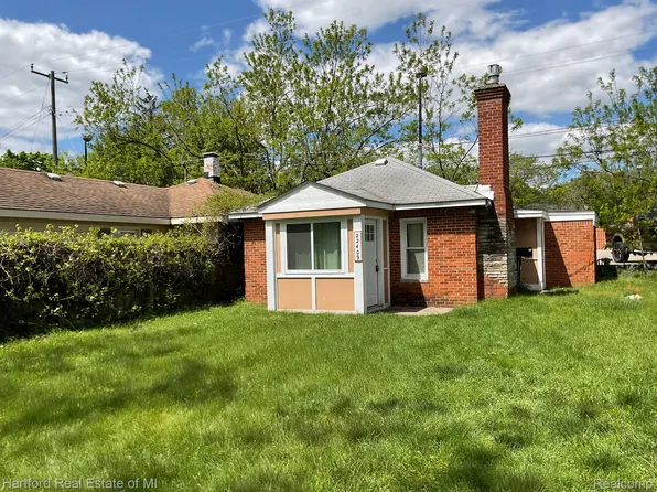 22409 Sherwood St, Farmington, MI 48336