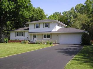 3 Springwood Ln, Pittsford, NY 14534