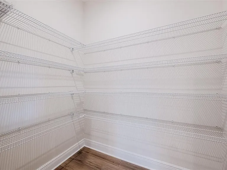7910 Lake Flores Ave — Photo 14