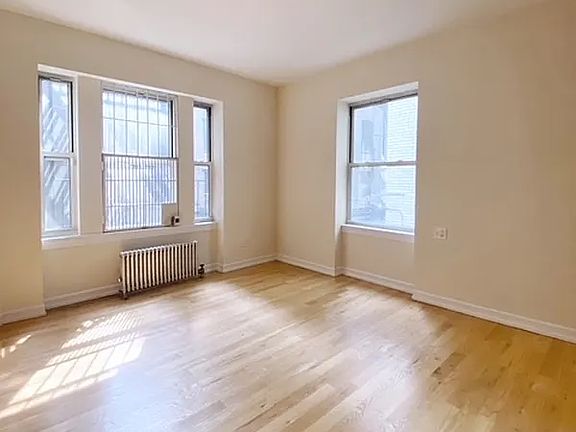 5th image of 562 W 164th St APT 4