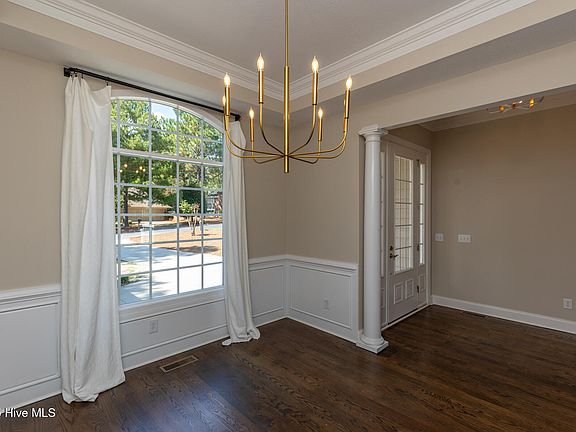 4th image of 130 Tamarisk Lane