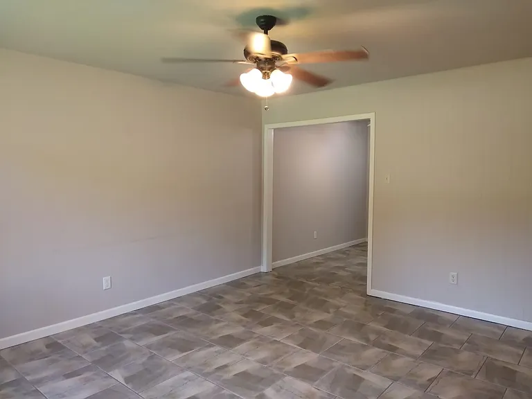 201 Tucker Inn — Photo 14