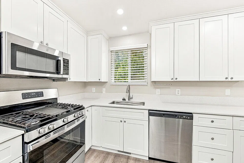 4 bed, 2.0 bath, 1574 sqft, $2,360 — Photo 4