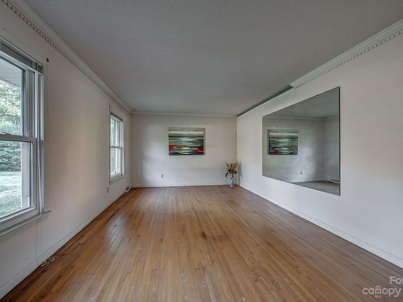 4th image of 3148 Erskine Dr