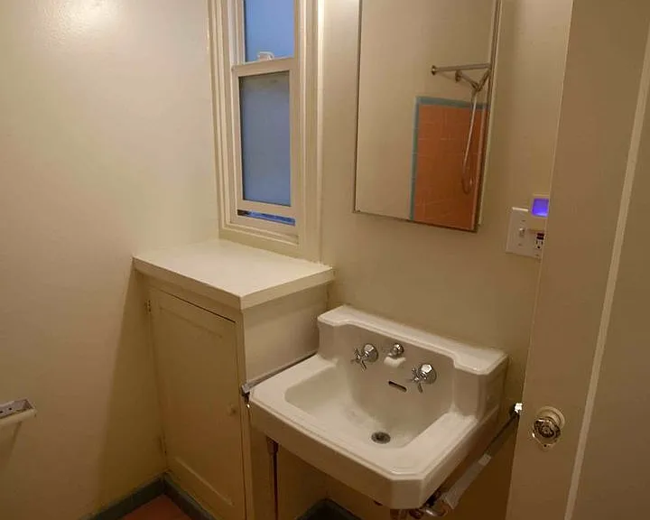 Beautiful, spacious 1-bdr with new windows, great wood floors, and lots of storage space — Photo 14