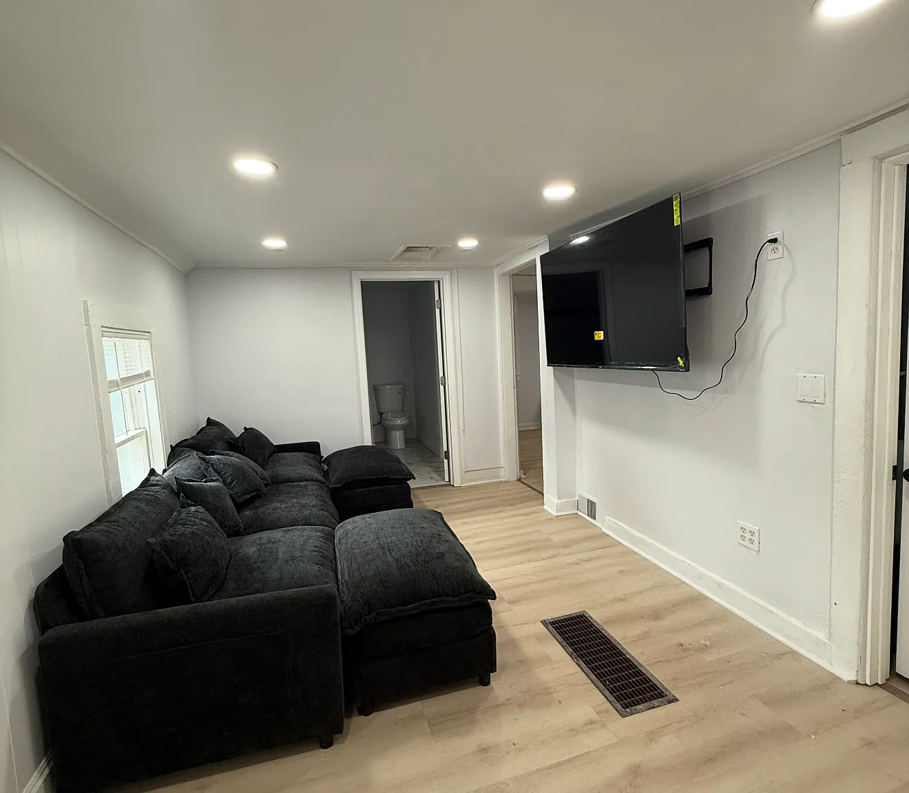 2 bed, 1300 sqft, $1,500 — Photo 2