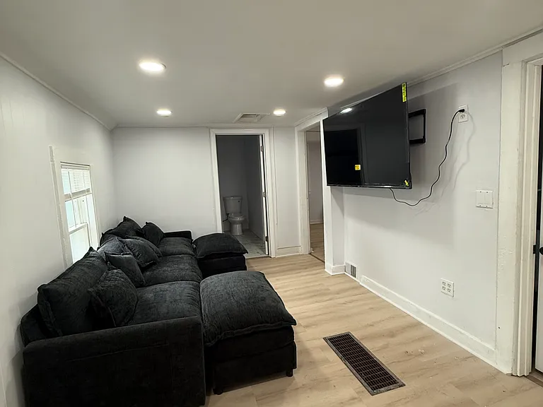 34 Seminary Ave #4 — Photo 2