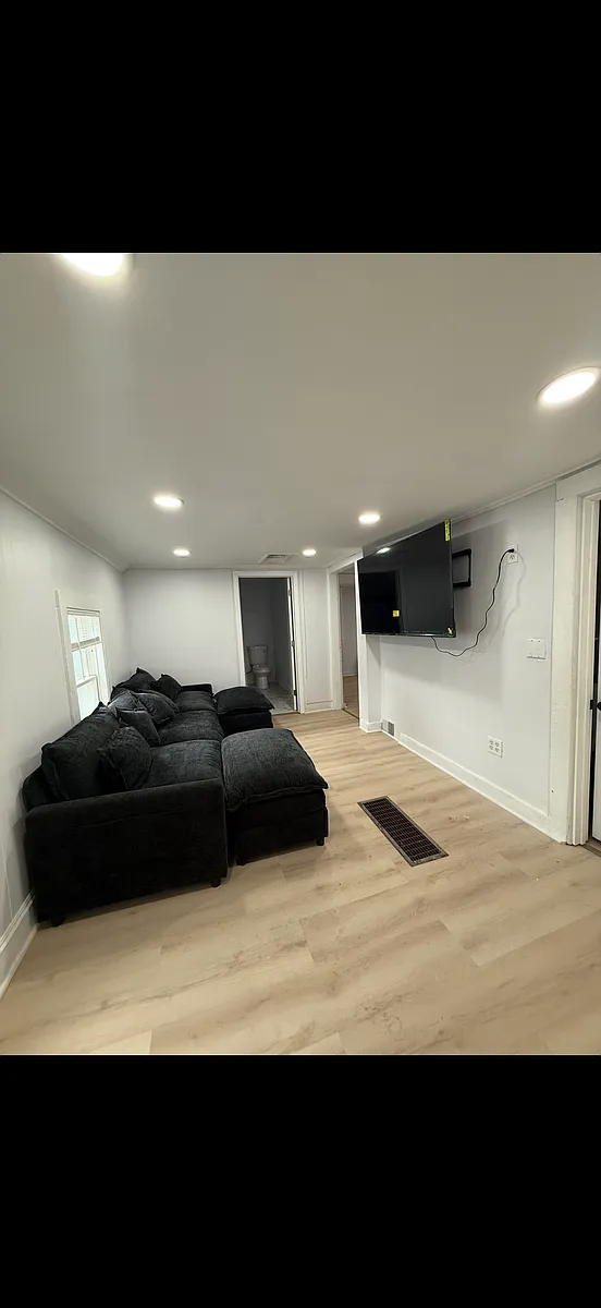 Building Photo - 34 Seminary Ave #4