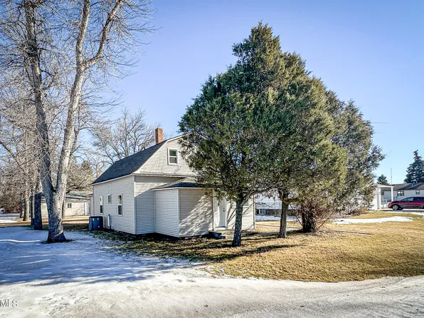 303 3rd Ave SW, Steele, ND 58482