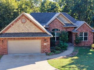 8 Brougham Ln, Bella Vista, AR 72714
