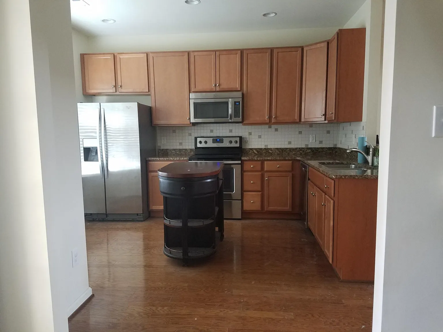 3 bed, 2.5 bath, 2600 sqft, $1,695 — Photo 3