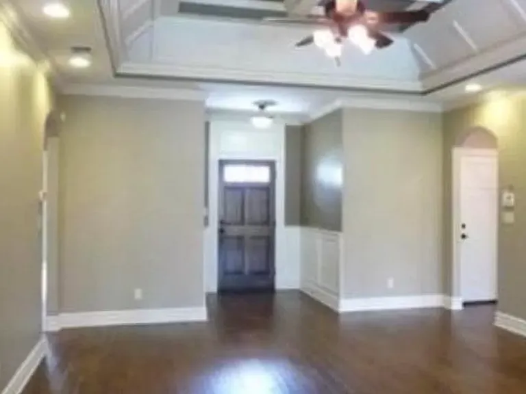 4347 Kenilworth Cir — Photo 3