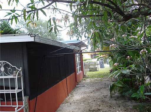 3rd image of 820 NW 73rd Avenue