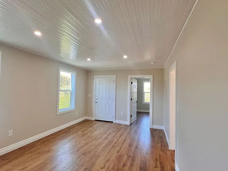 1515 Stony Point Rd — Photo 4