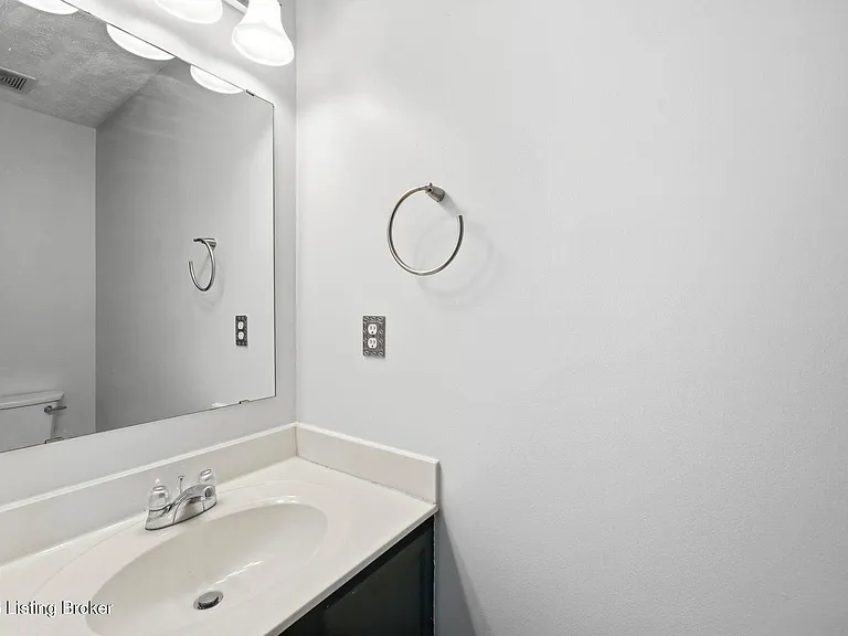4029 Orchard Lake Dr — Photo 16