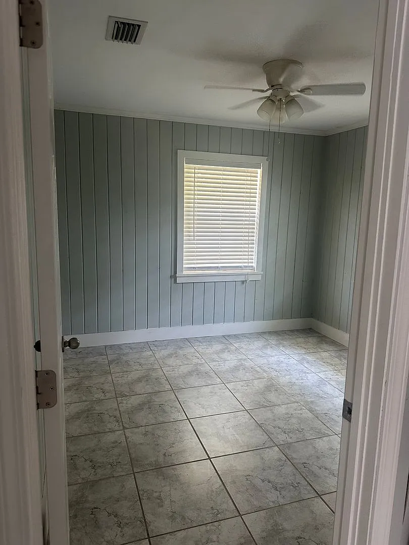2 bed 1 bath duplex — Photo 4