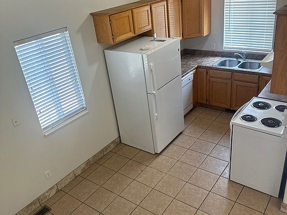 4th image of 141 N 100 W #143